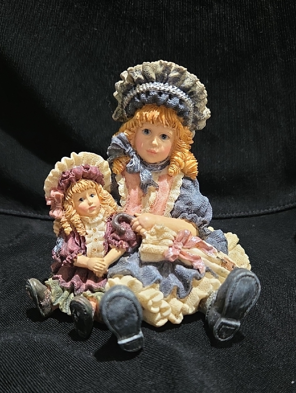 1995 Boyds Bears resin figurine titled "Victoria with Samantha"
